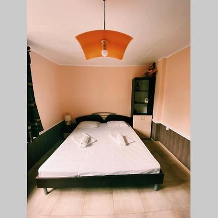 Cute Little House With A White Picket Fence Villa Burgas Luaran gambar