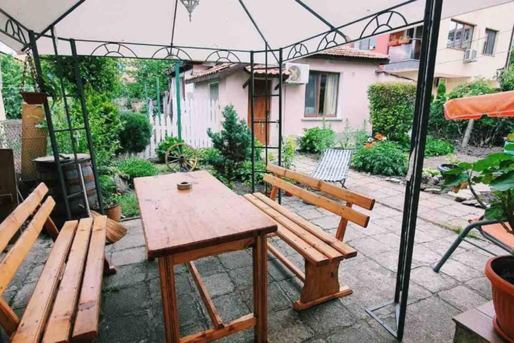 Cute Little House With A White Picket Fence Villa Burgas Luaran gambar