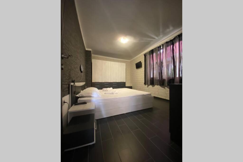 Cute Little House With A White Picket Fence Villa Burgas Luaran gambar