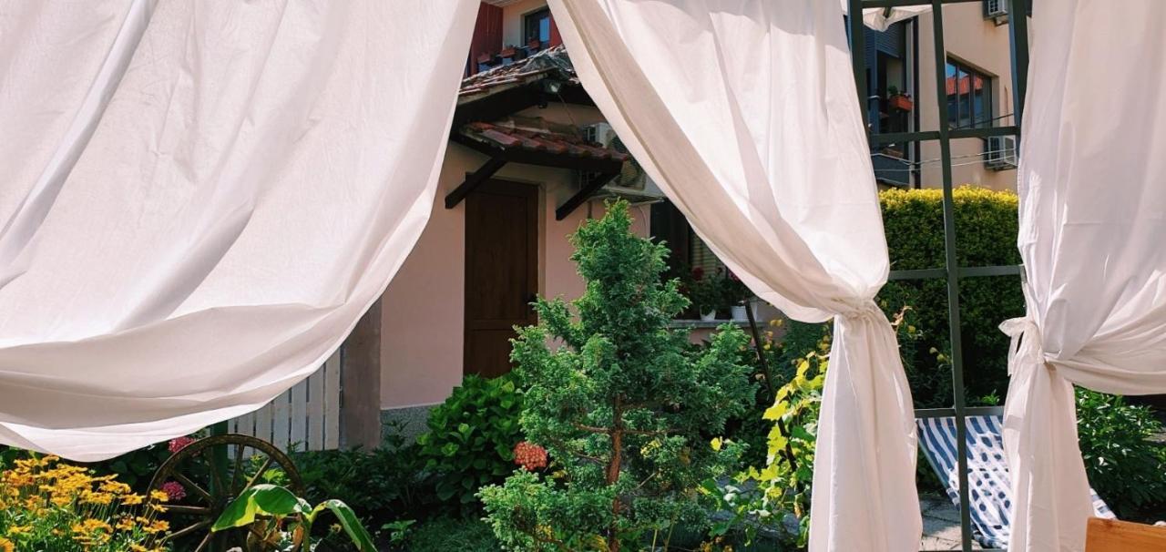 Cute Little House With A White Picket Fence Villa Burgas Luaran gambar